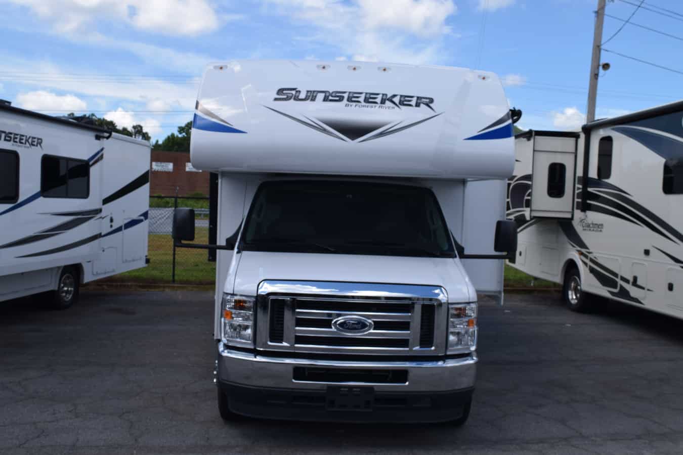 NEW 2021 Forest River SUNSEEKER 2850S LEF